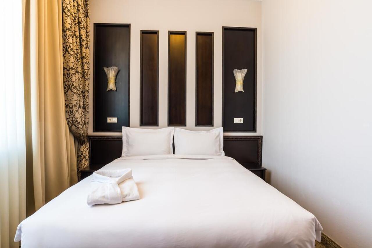Royal Petrol Hotel 塔尔迪库尔干 外观 照片
