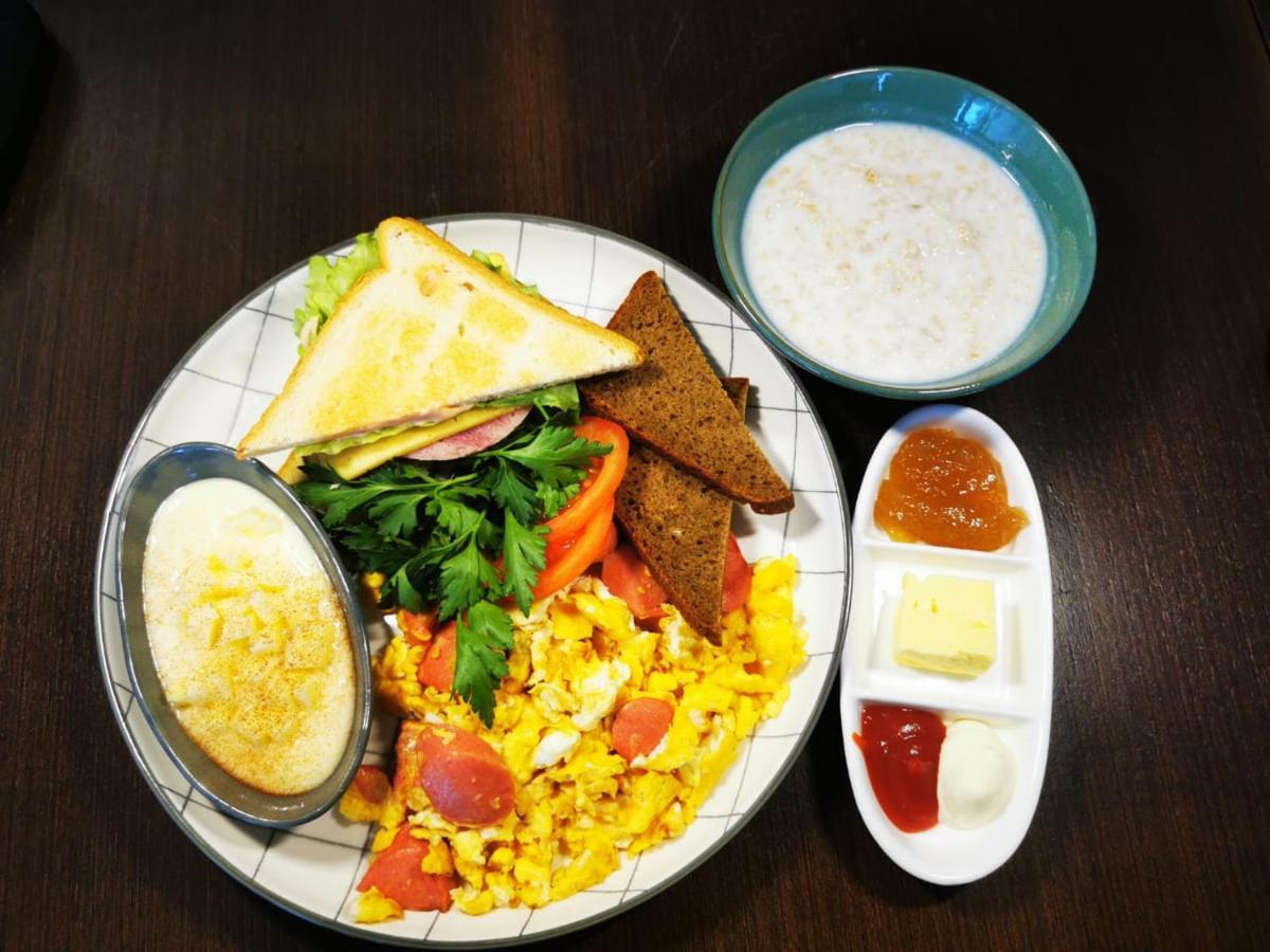 Royal Petrol Hotel 塔尔迪库尔干 外观 照片