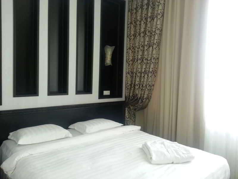 Royal Petrol Hotel 塔尔迪库尔干 外观 照片